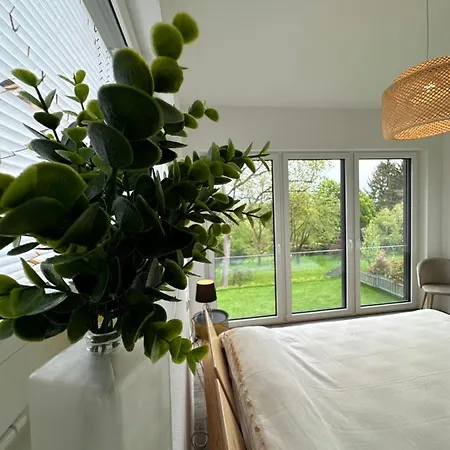 Appartamento Auf Zwei Ebenen Mit Aussicht Ins Gruene Stoccarda