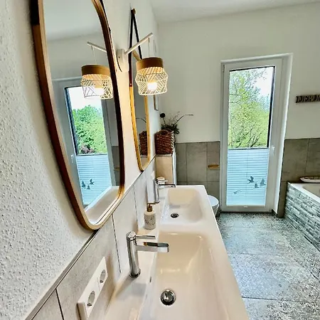 Auf Zwei Ebenen Mit Aussicht Ins Gruene Appartamento *