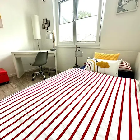 Auf Zwei Ebenen Mit Aussicht Ins Gruene * Stoccarda