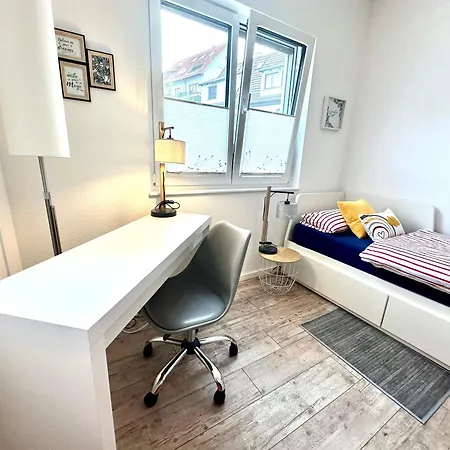 Appartamento Auf Zwei Ebenen Mit Aussicht Ins Gruene Stoccarda