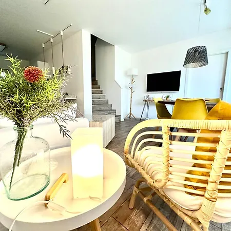 Apartman Auf Zwei Ebenen Mit Aussicht Ins Gruene