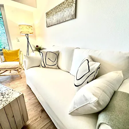 Auf Zwei Ebenen Mit Aussicht Ins Gruene * Stoccarda