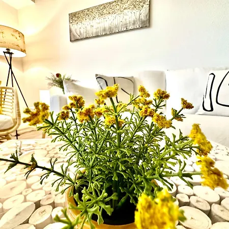 Auf Zwei Ebenen Mit Aussicht Ins Gruene Apartman *