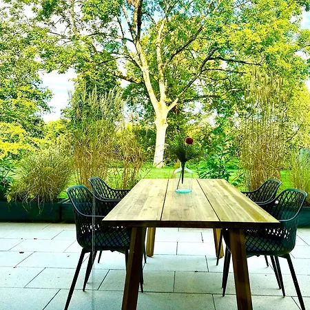 Auf Zwei Ebenen Mit Aussicht Ins Gruene Apartman Stuttgart