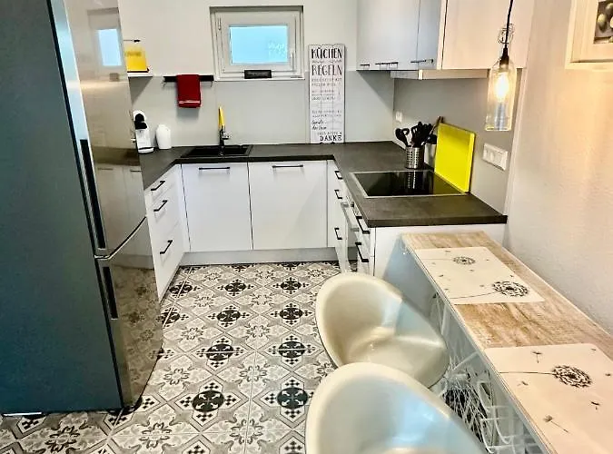 Auf Zwei Ebenen Mit Aussicht Ins Gruene