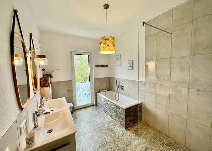 Auf Zwei Ebenen Mit Aussicht Ins Gruene * Stuttgart