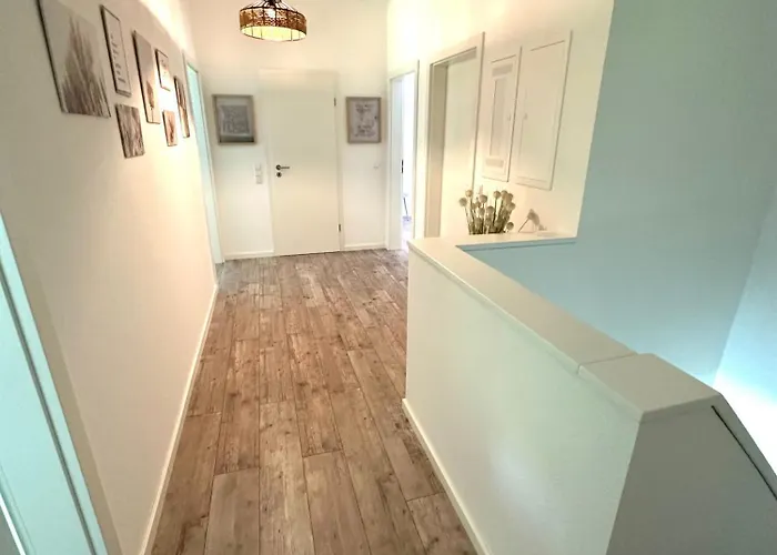 Auf Zwei Ebenen Mit Aussicht Ins Gruene