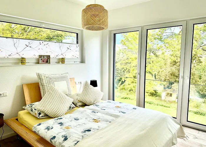 Auf Zwei Ebenen Mit Aussicht Ins Gruene