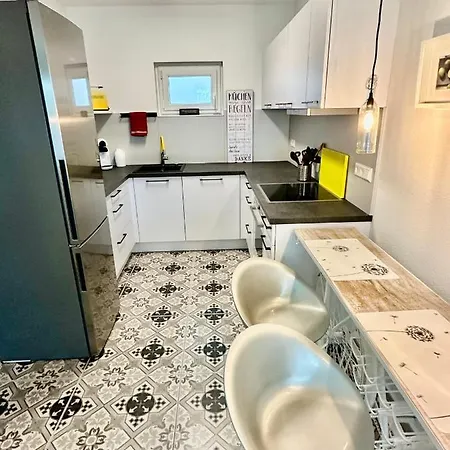 Auf Zwei Ebenen Mit Aussicht Ins Gruene