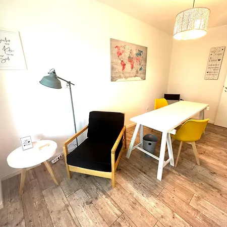 Auf Zwei Ebenen Mit Aussicht Ins Gruene * 斯图加特